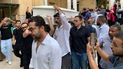 أبرزهم رشوان توفيق وشريف سلامة.. تشييع جنازة ناهد رشدي بحضور النجوم