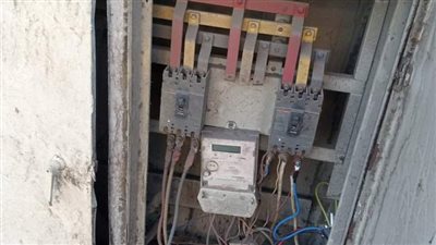 «الشرابي» يستجيب لشكاوى المواطنين بشأن أزمة أسلاك الكهرباء في الأقصر 