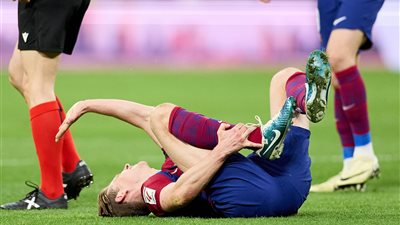 أزمة كبيرة بين دي يونج وبرشلونة بسبب الطاقم الطبي