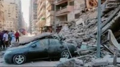 جهود مكثفة للبحث عن مفقودين تحت أنقاض العقار المنهار ببولاق أبو العلا 