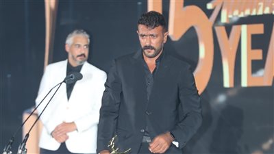 أحمد العوضي يحصد جائزة أفضل ممثل دراما في رمضان 2024