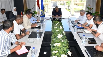 محافظ أسوان يكلف بتكثيف الجهود للارتقاء بمنظومة النظافة العامة