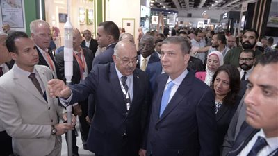وزير الزراعة يؤكد على إهتمام الدولة بتوطين تكنولوجيا الزراعة في مصر
