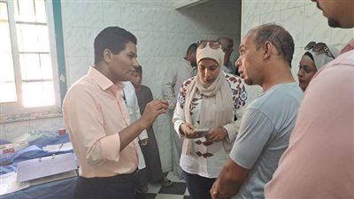 وكيل صحة الأقصر يتابع انتظام العمل بالقوافل الطيبة بالمحافظة (صور)