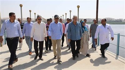 محافظ المنيا يتفقد محطة مياه عرب الزينة عقب الانتهاء من تجديدها ويصرف شهراً مكافأة للعاملين تقديرا لأدائهم
