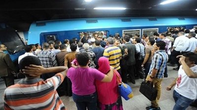 حقيقة الفيديو المنتشر بشأن تعدي فرد شرطة على السيدات في المترو