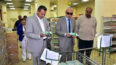 محافظ الأقصر يجرى جولة مفاجئة على المخابز والأسواق (صور)