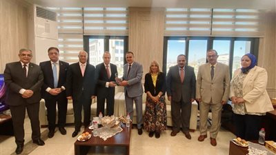 جامعة بنها الأهلية تكرم اللواء عبد الحميد الهجان محافظ القليوبية السابق