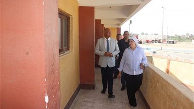 محافظ القليوبية يقيل مدير مدرسة ببنها.. صور