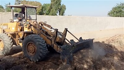 مدينة الزينية تواصل حملات إزالة المبانى المخالفة شمال الأقصر (صور)