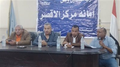 رئيس مدينة البياضية يعقد لقاء جماهيري لبحث شكاوى المواطنين بالأقصر (صور)