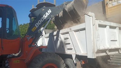 رفع 60 طن مخلفات وأتربة خلال حملات النظافة في الأقصر (صور)