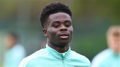 بوكايو ساكا يُبدى حزنه الشديد من إدارة أرسنال لهذا السبب