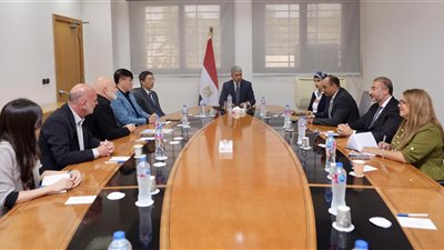 وزير السياحة والآثار يناقش إمكانية مد فترة معرض 