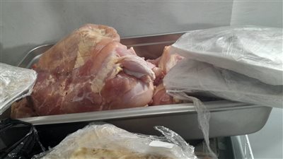 «بيطري الأقصر» يضبط مصنعات لحوم ودواجن فاسدة (صور)