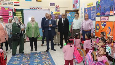 نائب وزير التعليم ومدير «تعليم القاهرة» يتابعان انطلاق العام الدراسى بمدارس المرج