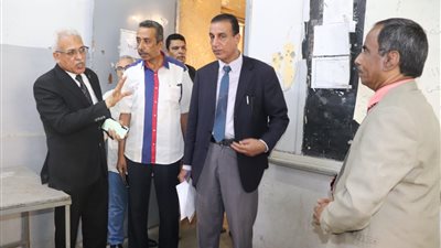 الوكيل الدائم لوزارة التعليم ومدير تعليم القاهرة يتفقدان معامل الحاسب الألى والأنشطة