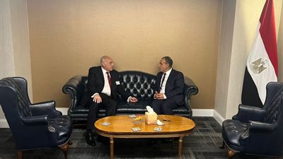 تفاصيل لقاء وزير الخارجية مع نظيره الجزائري