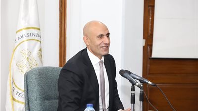 وزير التعليم يجيب على أسئلة طلاب التجريبيات واللغات بعد إضافة الجيولوجيا للبيولوجيا