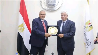 وزير التعليم العالي يكرم معهد النيل العالي للهندسة لاعتماد من ABET الأمريكي
