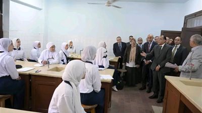«مدبولي» يتفقد عددا من المدارس بإدارة السلام (صور) 