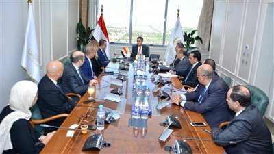 وزير التموين يجتمع مع رئيس الهيئة القومية للبريد وممثلي شركة فيزا العالمية