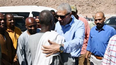 محافظ أسوان يتفقد مشروع الصرف الصحى لخدمة أكثر من 125 ألف نسمة