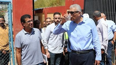 محافظ أسوان: لا يمكن إخفاء الكوليرا ومياه الشرب ليست ملوثة بدليل تناولي لها