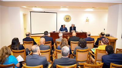 وزير السياحة والآثار يلتقي مع 30 سفيرًا مصريًا وقنصلًا 
