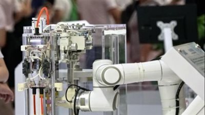 من التصنيع إلى الجراحة عن بعد.. الصين تستعرض عضلاتها في صناعة الروبوتات