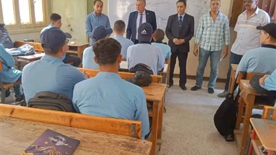 مدير «تعليم البحيرة» يتابع تقليل الكثافات الطلابية وسد عجز المعلمين.. صور