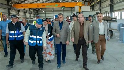 وزير الدولة للإنتاج الحربي يتفقد شركتيّ «حلوان للأجهزة المعدنية» و«حلوان لمحركات الديزل»