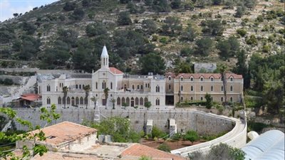 بلدة سياحية فلسطينية تشهد اندلاع مواجهات بين الشبان وقوات الاحتلال