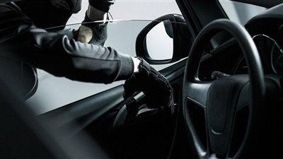 سرقة سيارة مذيعة شهيرة بها مشغولات ذهبية في الشيخ زايد