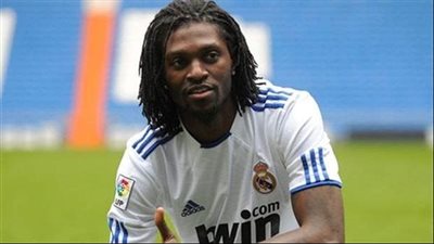 عبد الواحد السيد يهدي إيمانويل أديبايور تي شيرت الزمالك 