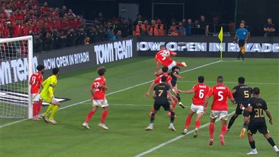 عفيفى: الزمالك يستحق ضربة جزاء والحكم الليبى تجاهل طرد الشحات 