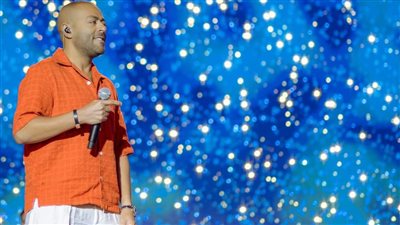 بحضور جماهيري ضخم.. تامر عاشور يتألق في حفل جامعة الإسكندرية (صور)