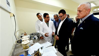 وزير الإسكان يتابع سير العمل بمحطة مياة مدينة طيبة بالأقصر (صور)