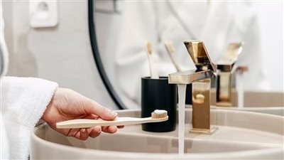 أخطاء تفعلها كل يوم مع الأسنان تقود إلى السرطان