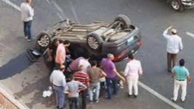 مصرع مسنة وإصابة أبنائها الثلاثة في حادث انقلاب سيارة على الطريق بسوهاج 