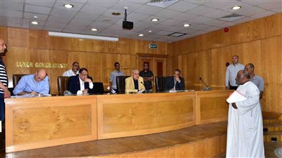 محافظ الأقصر يعقد لقاء 