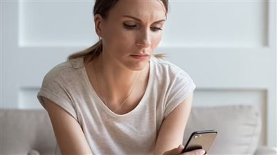 علم النفس يجيب.. لماذا نهتم بمتابعة ملفات التعريف الشخصية؟