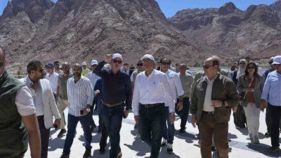 وزير الإسكان يستعرض مكونات مشروع التجلي الأعظم فوق أرض السلام