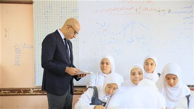 وزير التعليم يتابع التزام الطالبات بأداء الواجبات المدرسية بالفيوم 