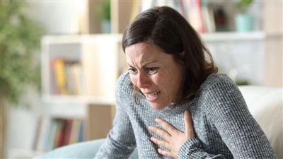 صحيًا.. ماذا يعني سماع دقات القلب عند النوم؟