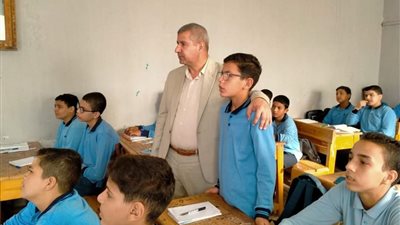 وكيل تعليم دمياط يتابع سير العملية التعليمية عن قرب(صور) 