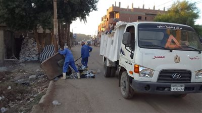 حملة نظافة موسعة بشوارع مدينة الطود جنوب الأقصر (صور)