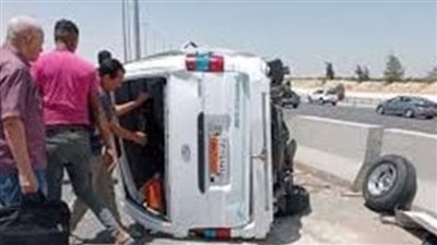 إصابة 4 أشخاص في حادث انقلاب ميكروباص أعلى طريق المنصورية