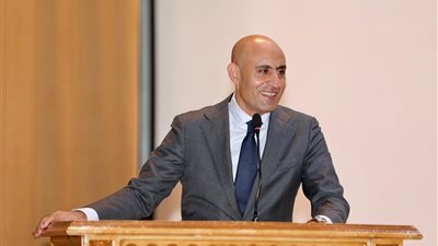 «عبداللطيف» يوجه رسالة هامة للمعلمين بمناسبة اليوم العالمى للمعلم 