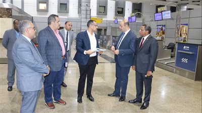 بعد رفع الطاقة الاستيعابية.. رئيس القابضة للمطارات يتفقد مطار سفنكس الدولي